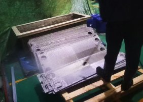 板式换热器别等坏了才洗，水垢不清，效率天天